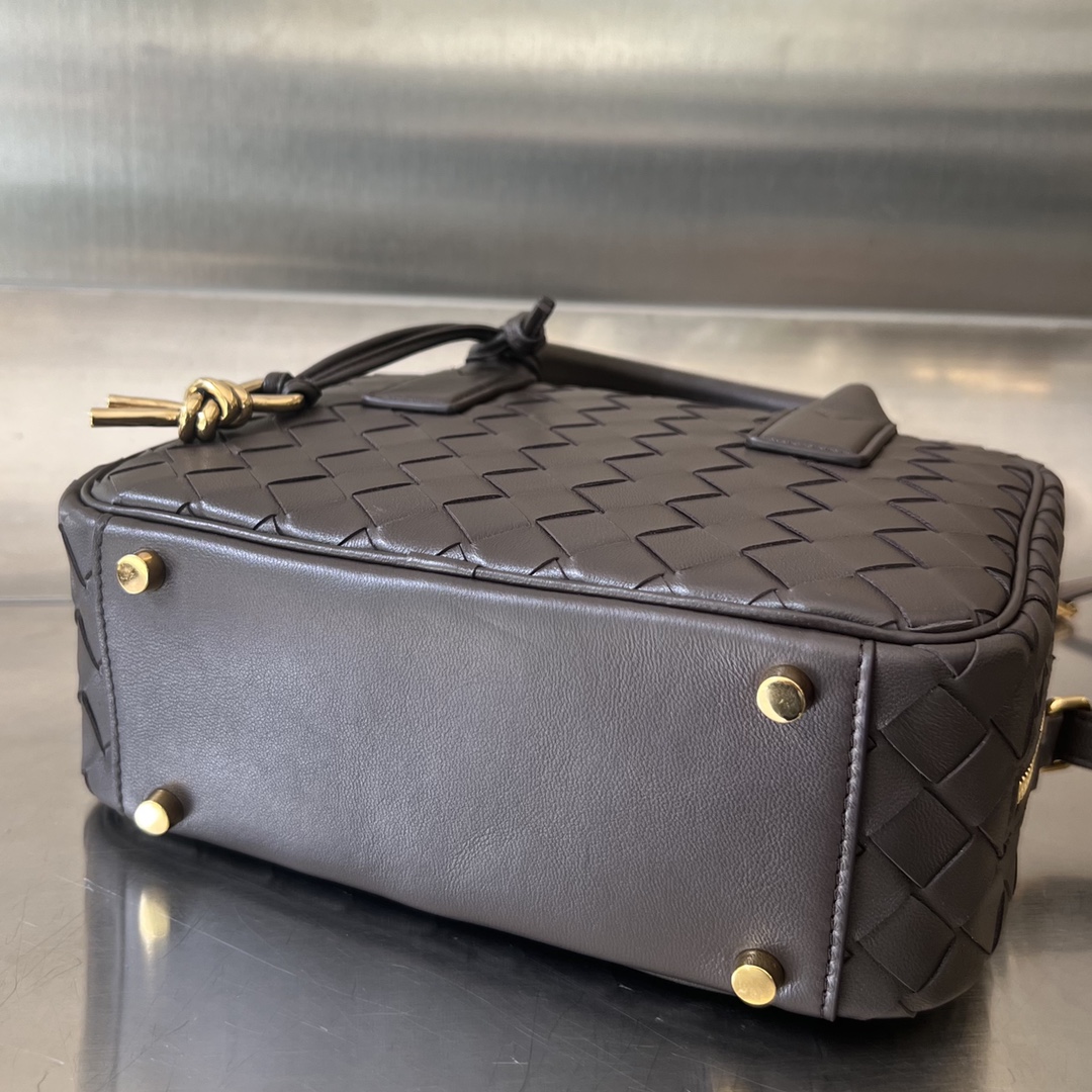Bo*te*ga ve*ne*ta getaway bag-23.5x17.5x9cm