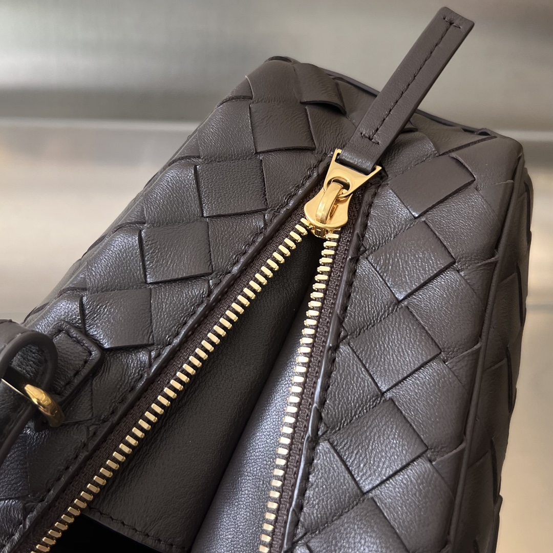 Bo*te*ga ve*ne*ta getaway bag-23.5x17.5x9cm