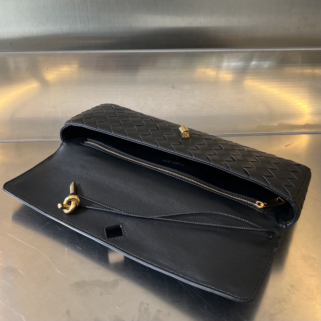 Bo*te*ga ve*ne*ta clutch-31x13x3 cm