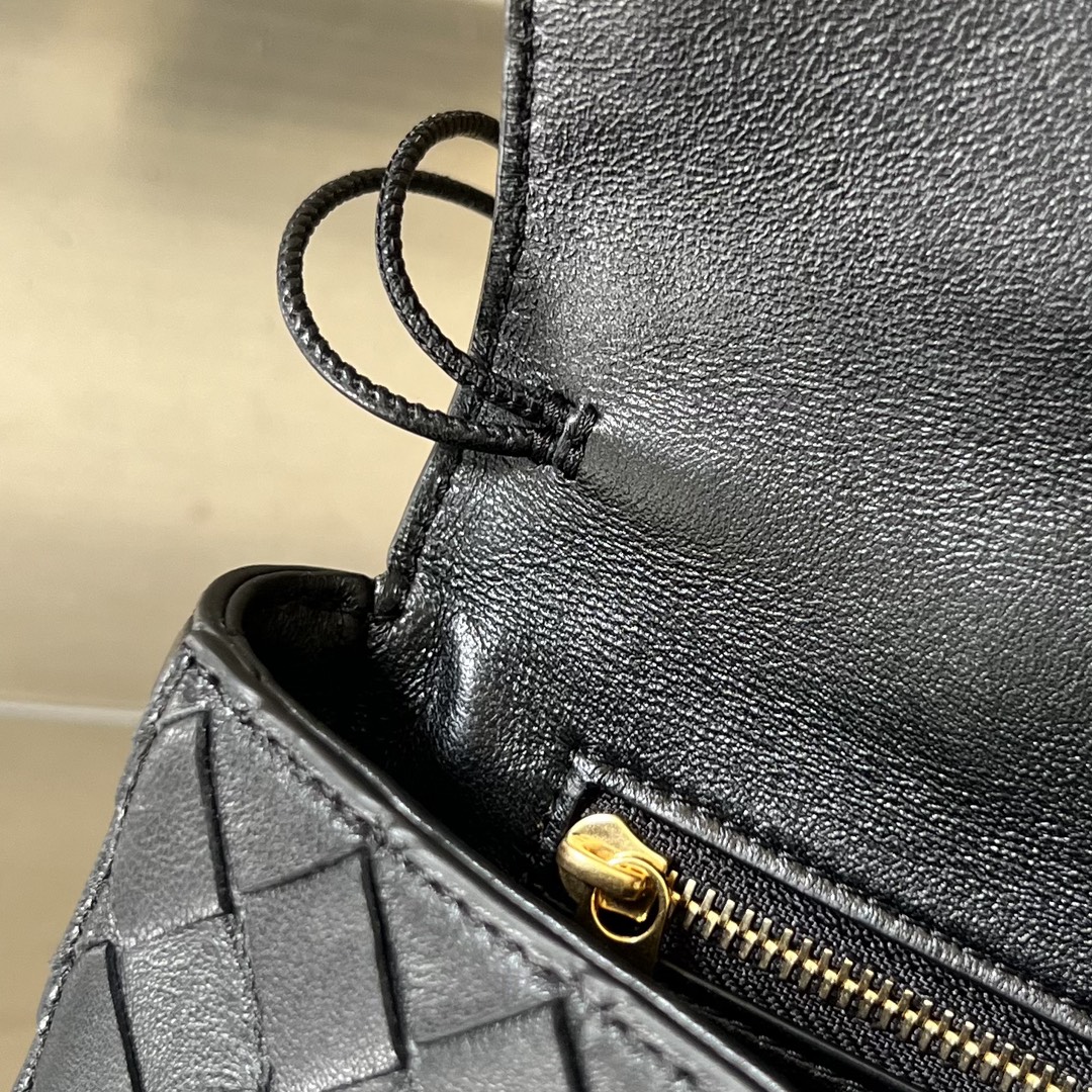 Bo*te*ga ve*ne*ta clutch-31x13x3 cm
