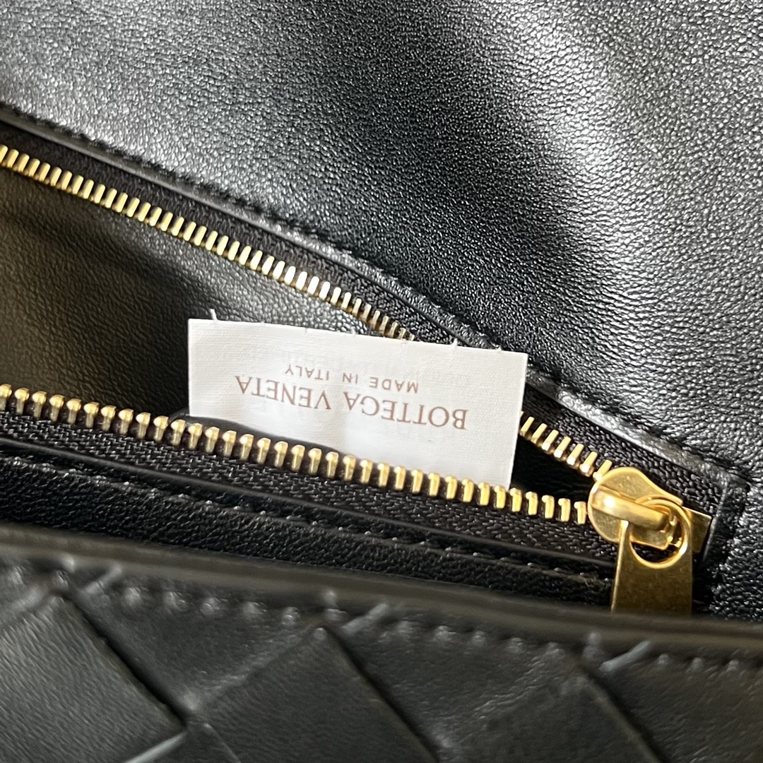 Bo*te*ga ve*ne*ta clutch-31x13x3 cm