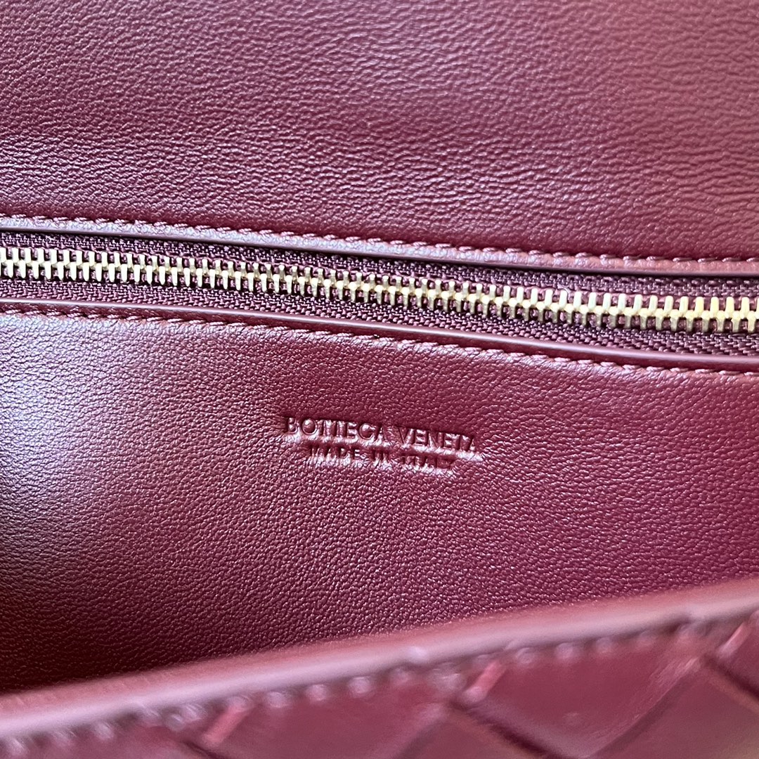 Bo*te*ga ve*ne*ta clutch-31x13x3 cm