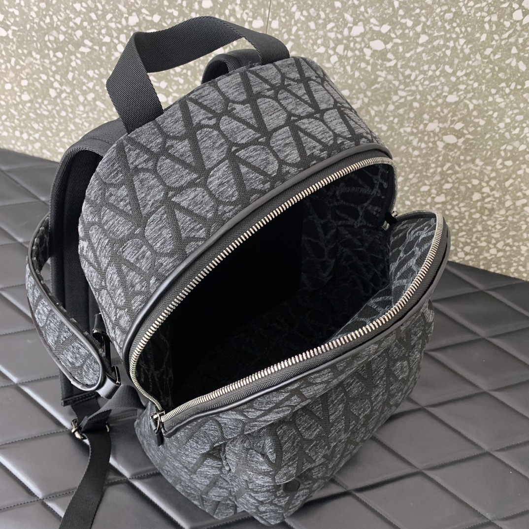 Valentino Garavani La Troisieme Toile lconographe Bakcpack-30*42*33CM