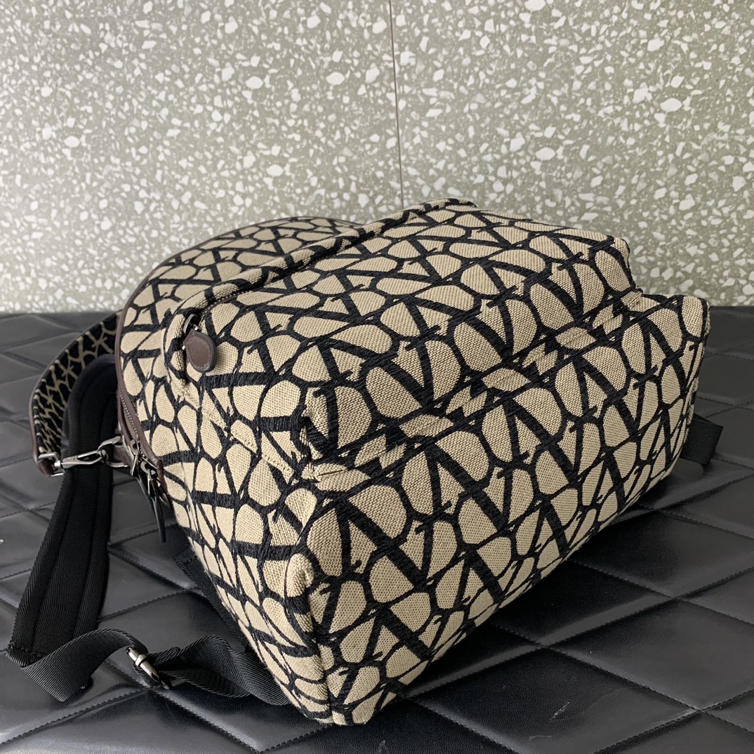 Valentino Garavani La Troisieme Toile lconographe Bakcpack-30*42*33CM