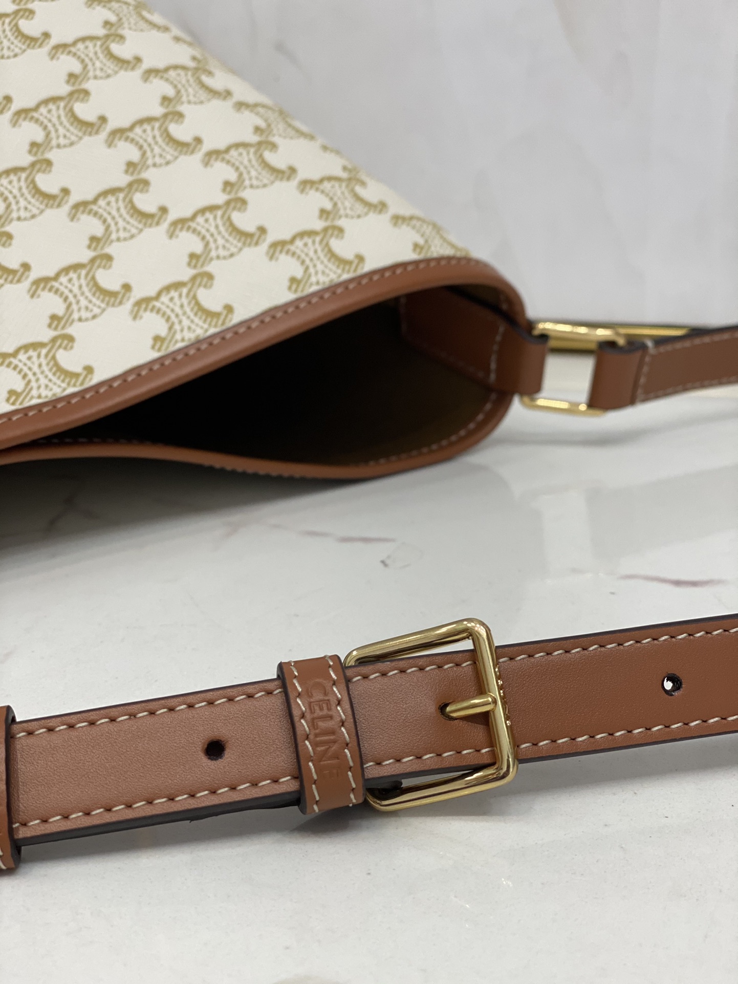 Ce**e triomphe bucket-33 x 27 x 17cm