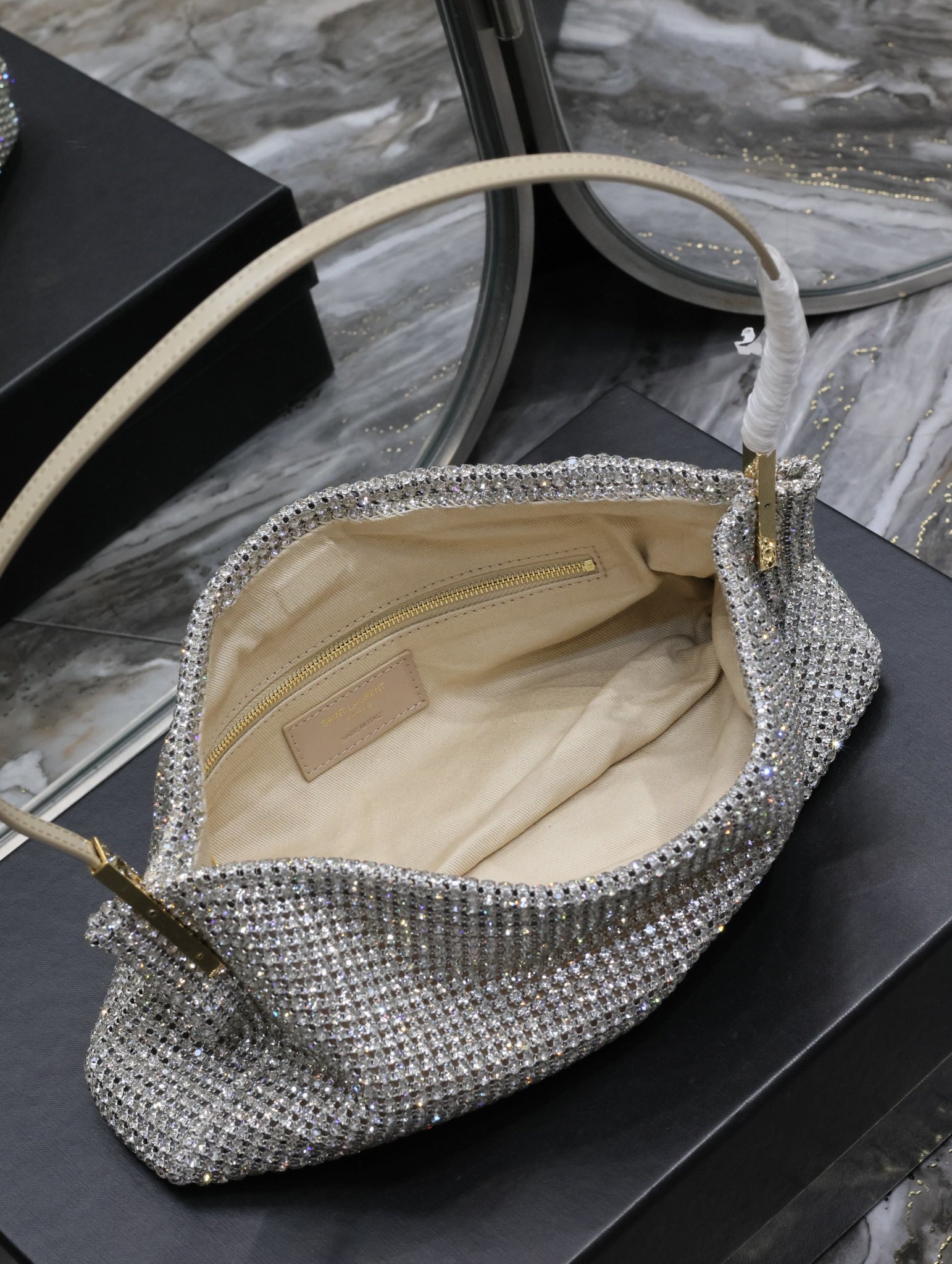 YSL Suzanne Armpit Pouch-28×14×4CM