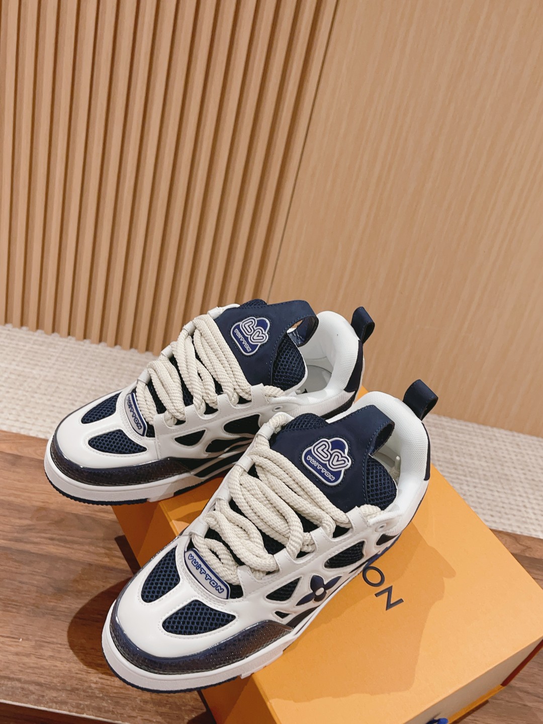 l**is V*t*n skate sneaker(eu35-45)