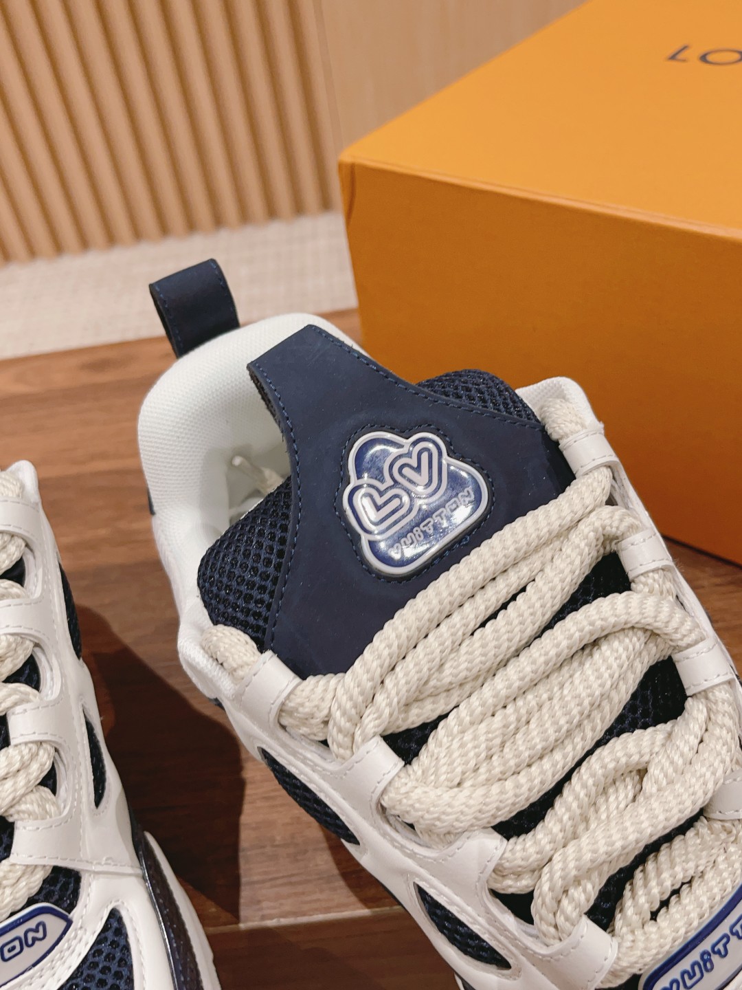 l**is V*t*n skate sneaker(eu35-45)