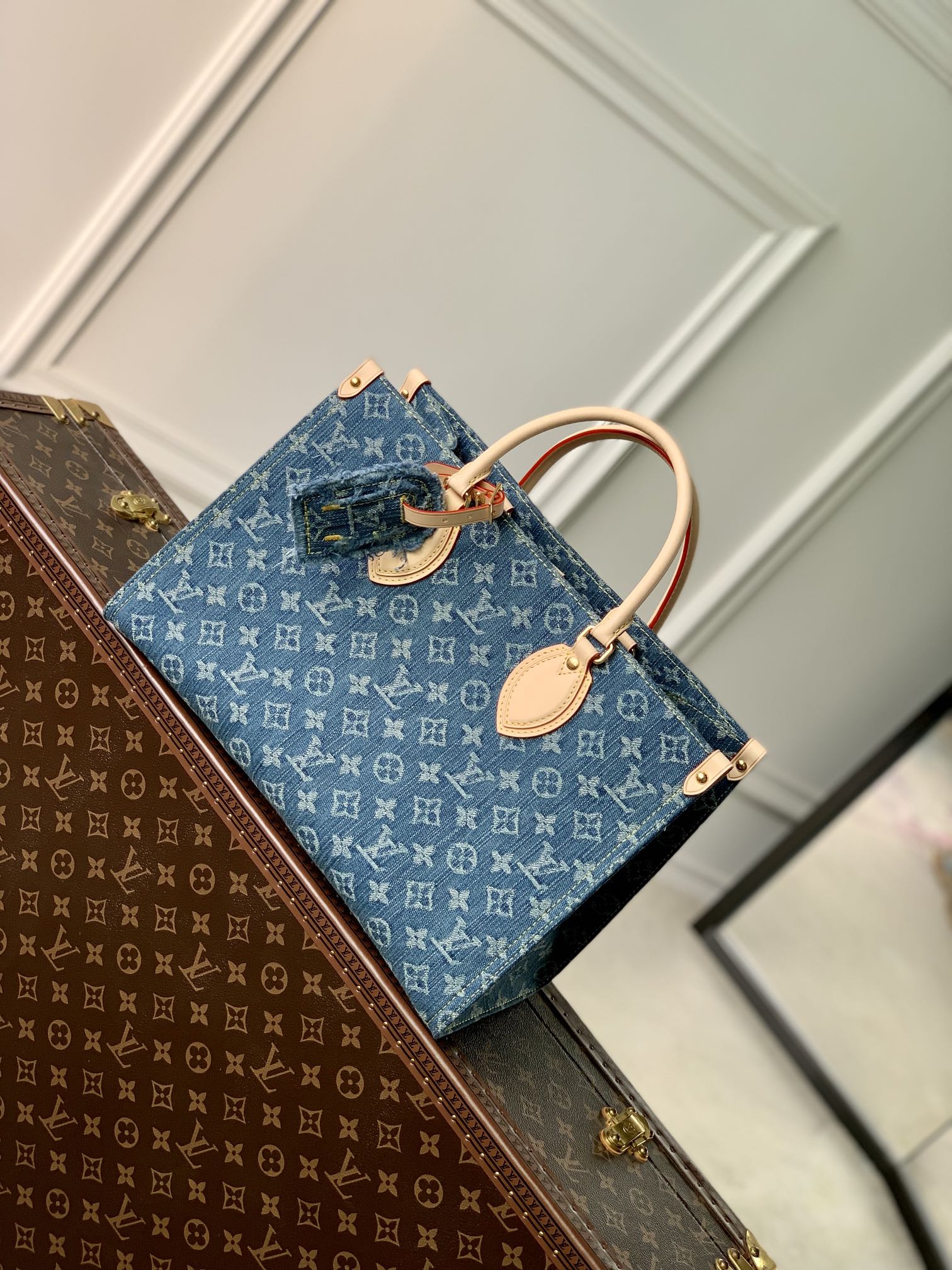 l**is V*t*n onthego handbag-35*27*14cm