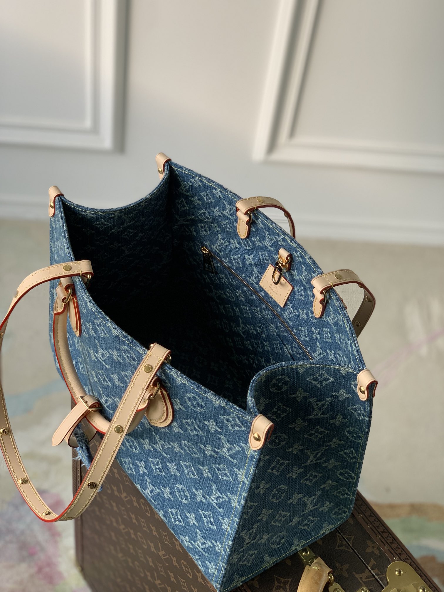 l**is V*t*n onthego handbag-35*27*14cm