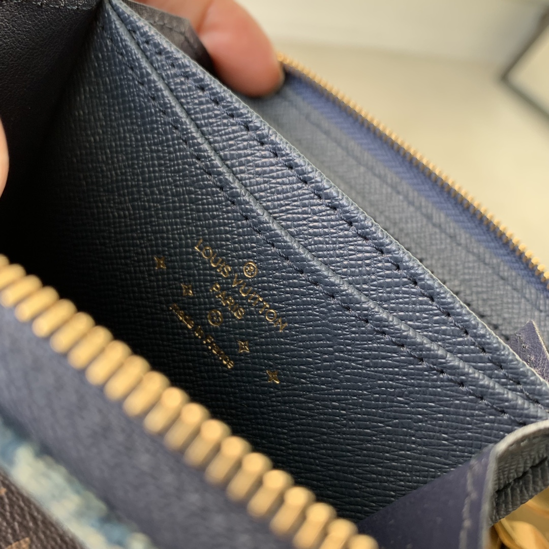 l**is V*t*n zippy wallet m82957-11*8.5*2cm