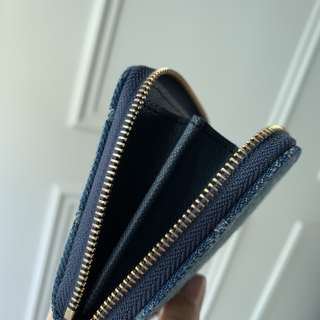l**is V*t*n zippy wallet m82957-11*8.5*2cm