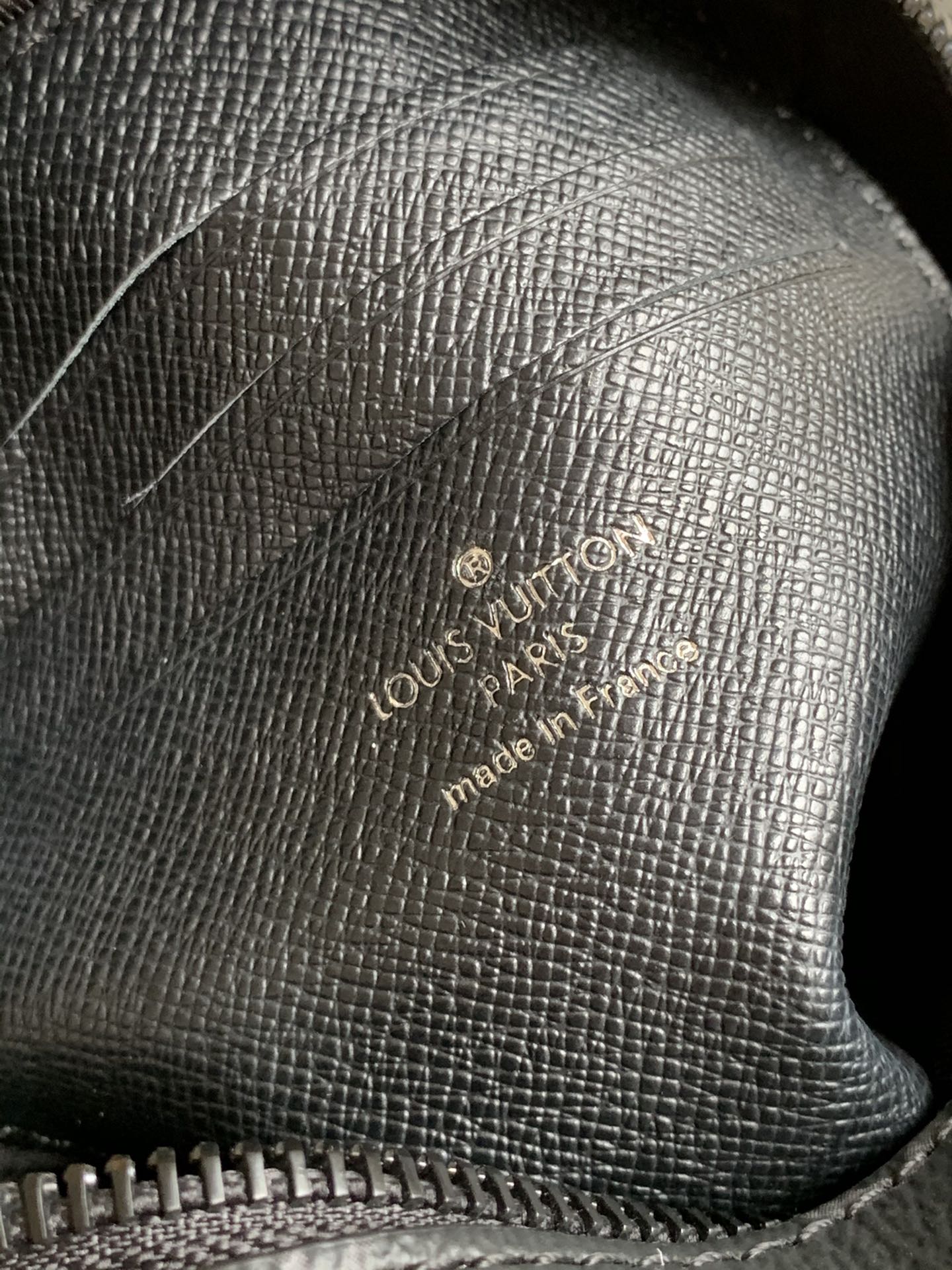 l**is V*t*nmonogram macassar christopher bag-15x17x8cm