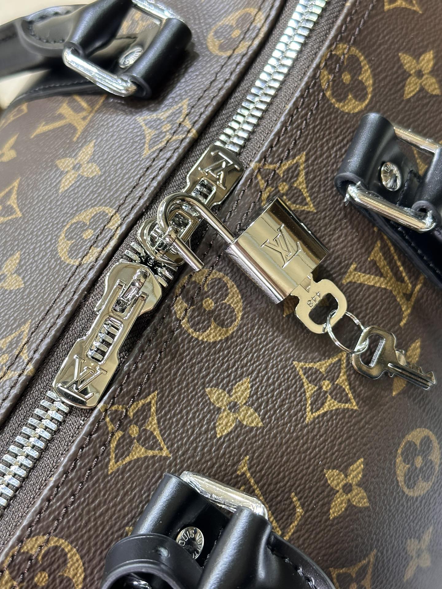 l**is V*t*n keepall bandoulière 45-m56711-45 × 27 × 20cm