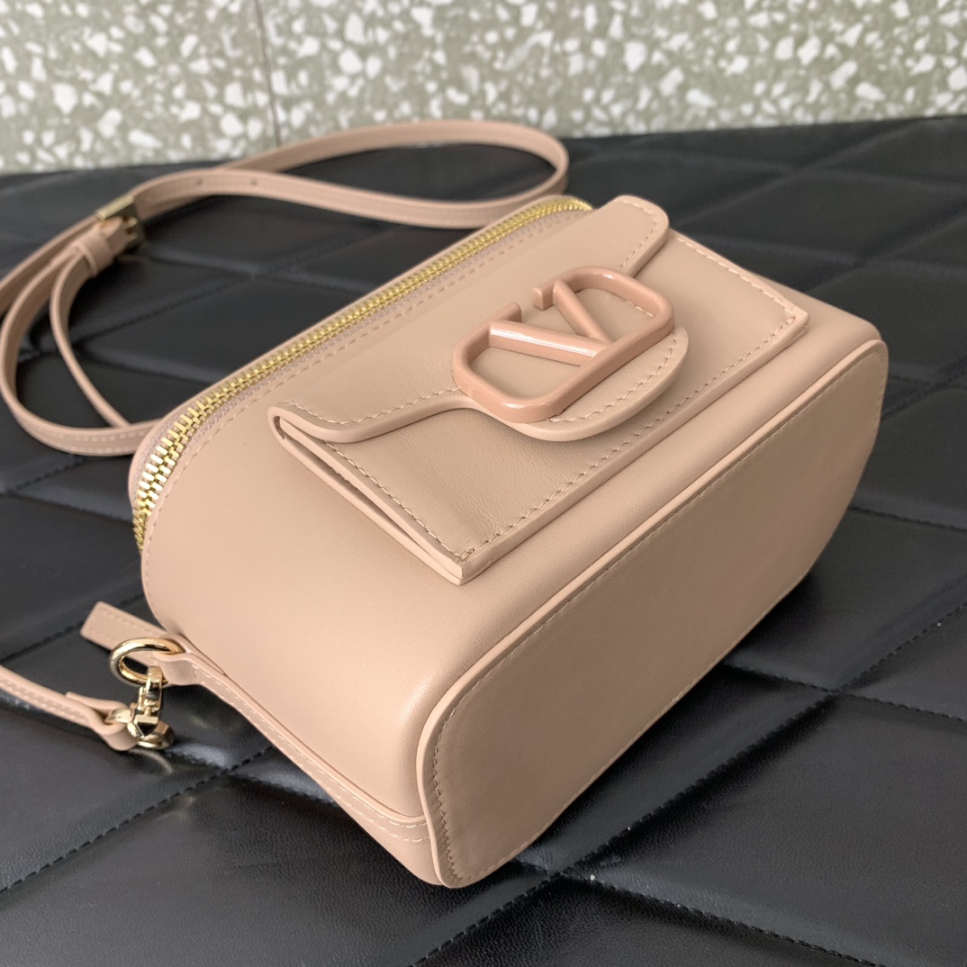 Valentino Alentino Garavani Box Bag-16.5*10*7.5CM