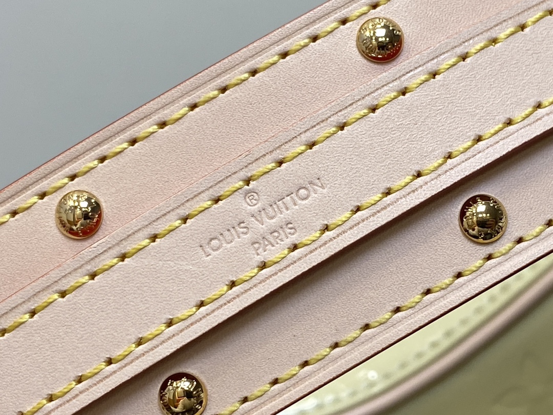 l**is V*t*n croissant m24021-21 x 13 x 7cm