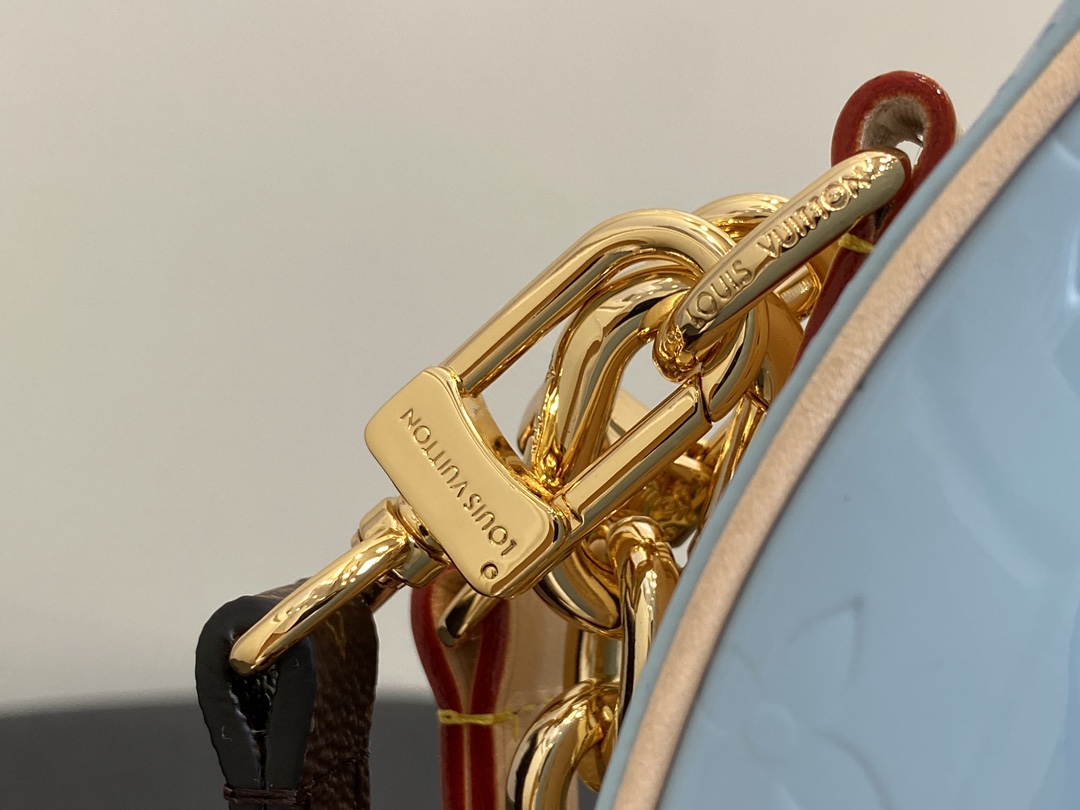 l**is V*t*n croissant m24021-21 x 13 x 7cm