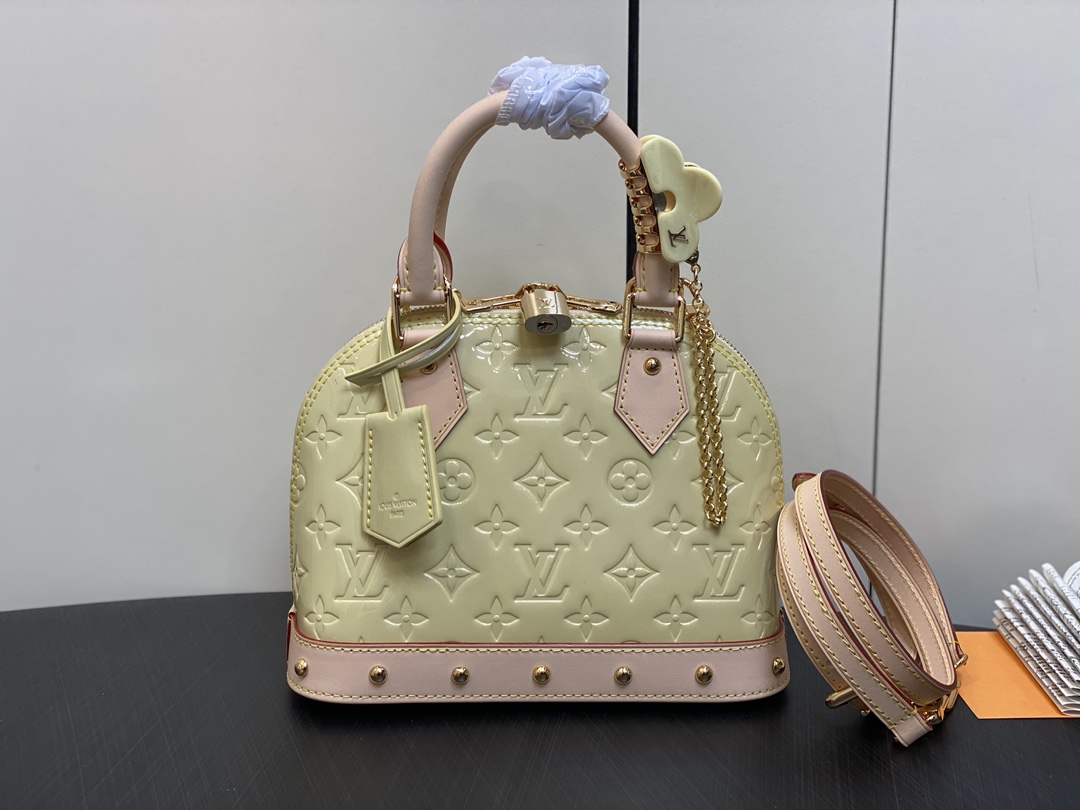 l**is V*t*n alma bb m24062-23.5 x 17.5 x 11.5cm