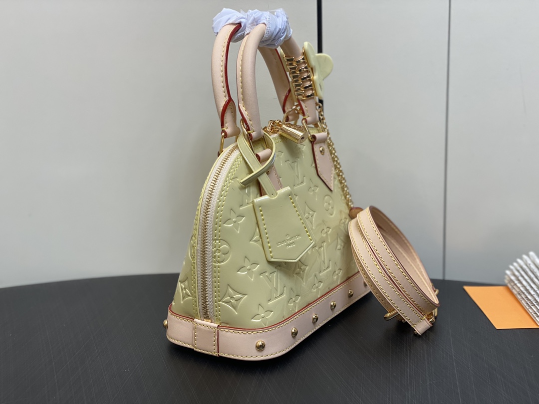 l**is V*t*n alma bb m24062-23.5 x 17.5 x 11.5cm