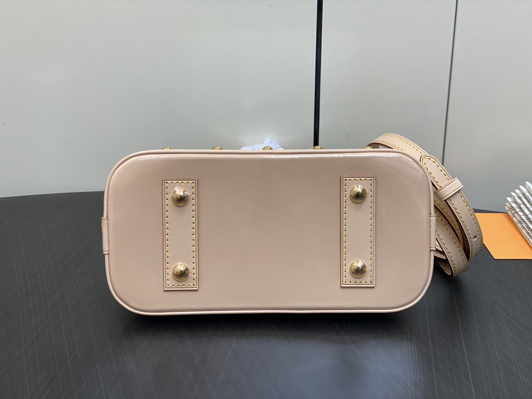 l**is V*t*n alma bb m24062-23.5 x 17.5 x 11.5cm