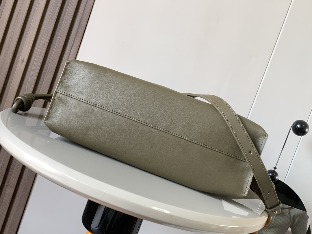 Loewe Flamenco-30*24.5*10.5CM