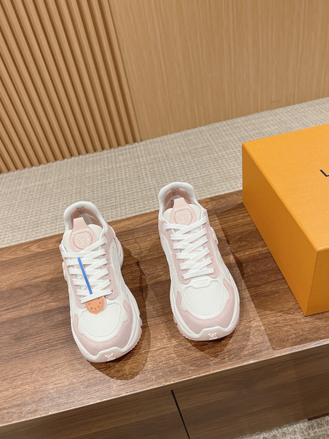 l**is V*t*n run55 sneakers(eu35-eu41)