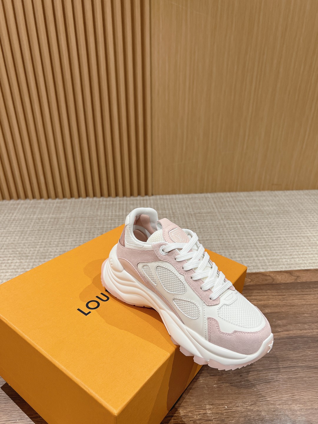 l**is V*t*n run55 sneakers(eu35-eu41)