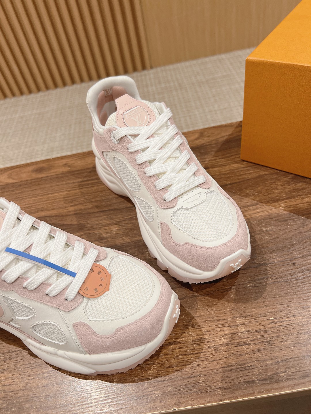 l**is V*t*n run55 sneakers(eu35-eu41)