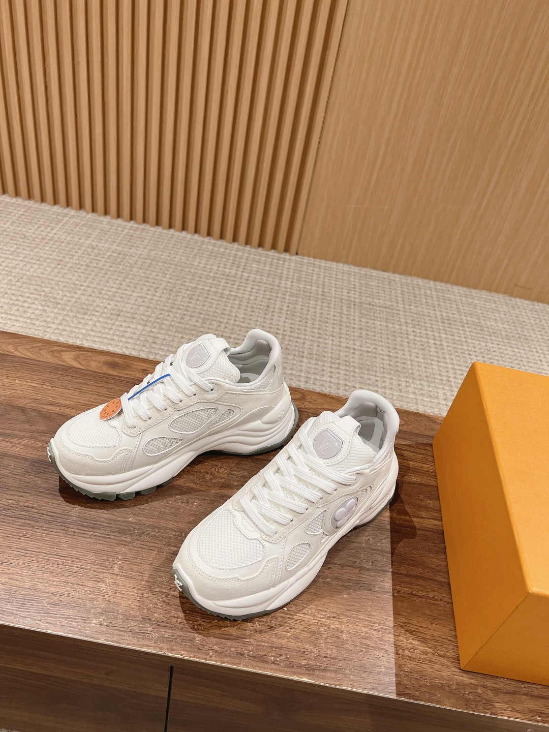 l**is V*t*n run55 sneakers(eu35-eu41)