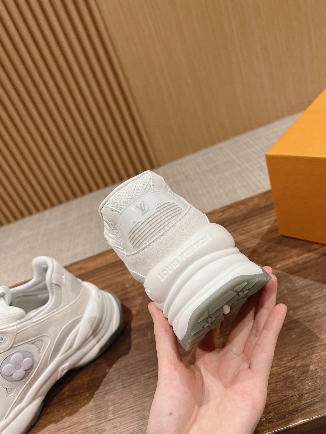 l**is V*t*n run55 sneakers(eu35-eu41)