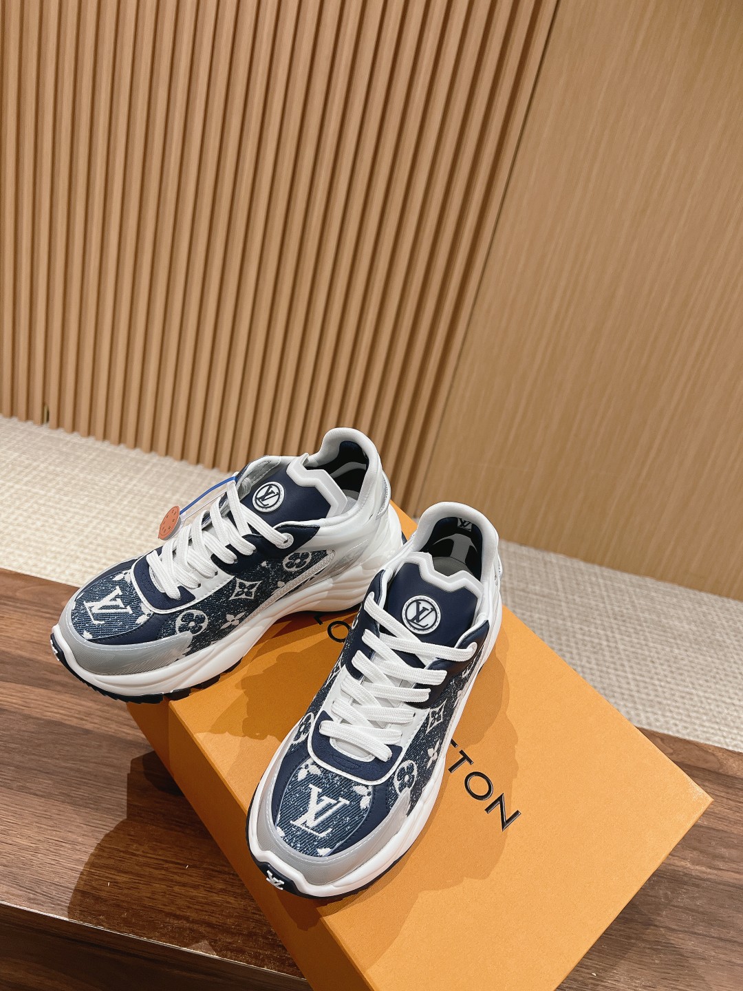 l**is V*t*n run55 sneakers(eu35-eu41)