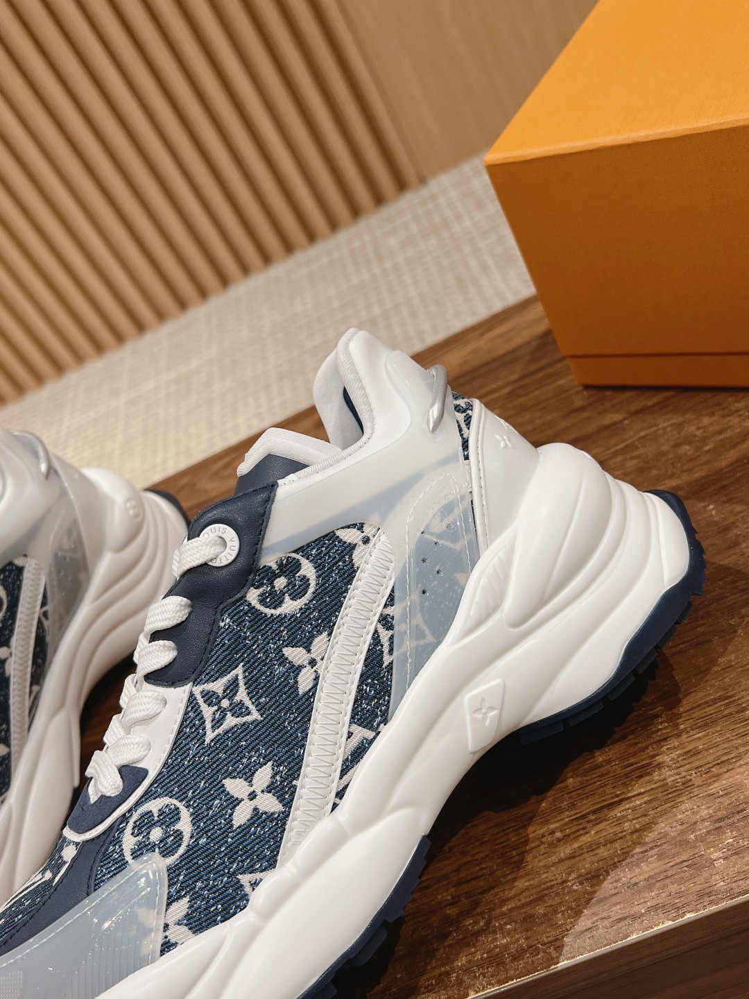 l**is V*t*n run55 sneakers(eu35-eu41)