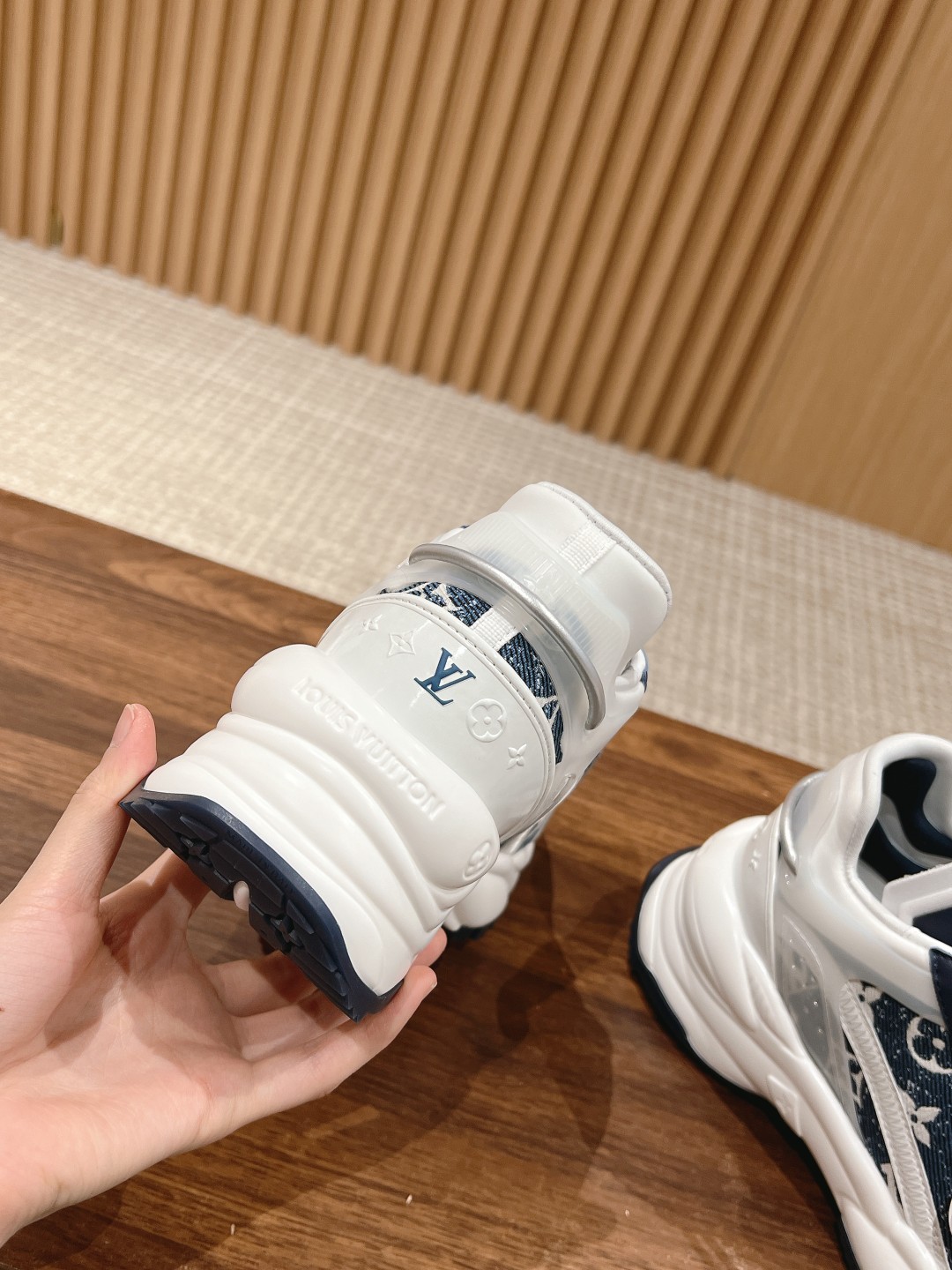 l**is V*t*n run55 sneakers(eu35-eu41)