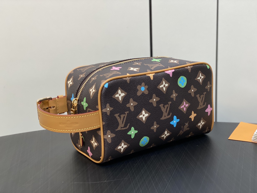 l**is V*t*n locker dopp kit pouch -23 x 13 x 12cm