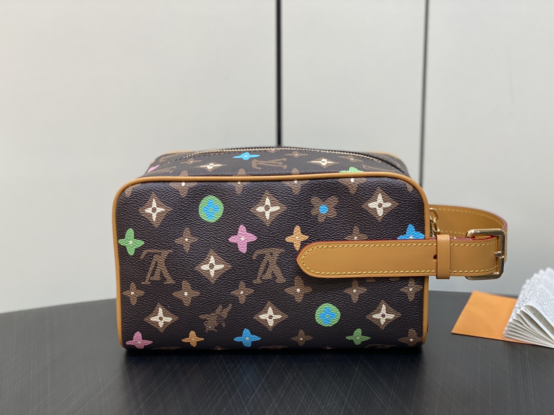 l**is V*t*n locker dopp kit pouch -23 x 13 x 12cm