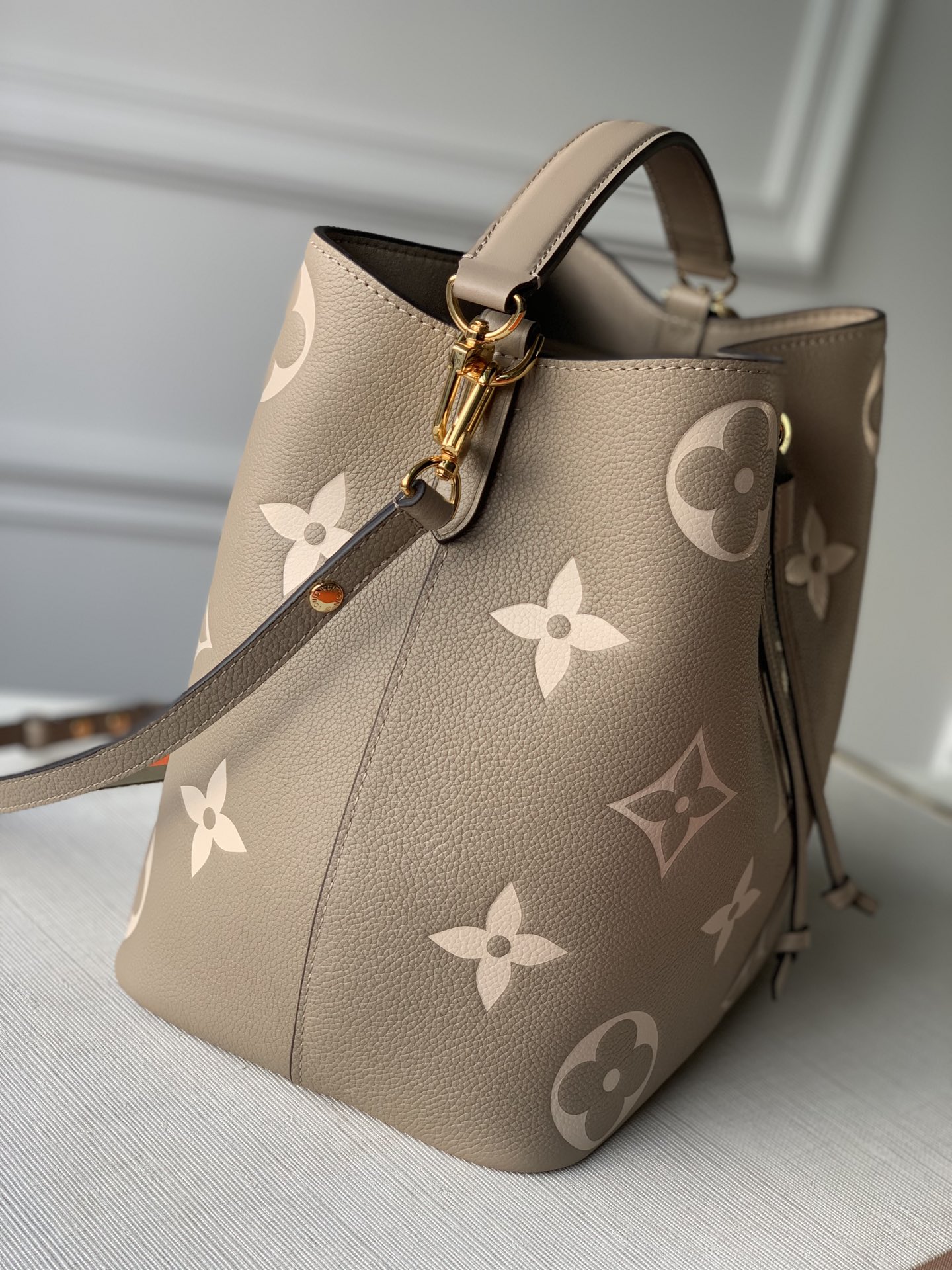 l**is V*t*n néonoé bucket bag -m45555-26x22x27cm