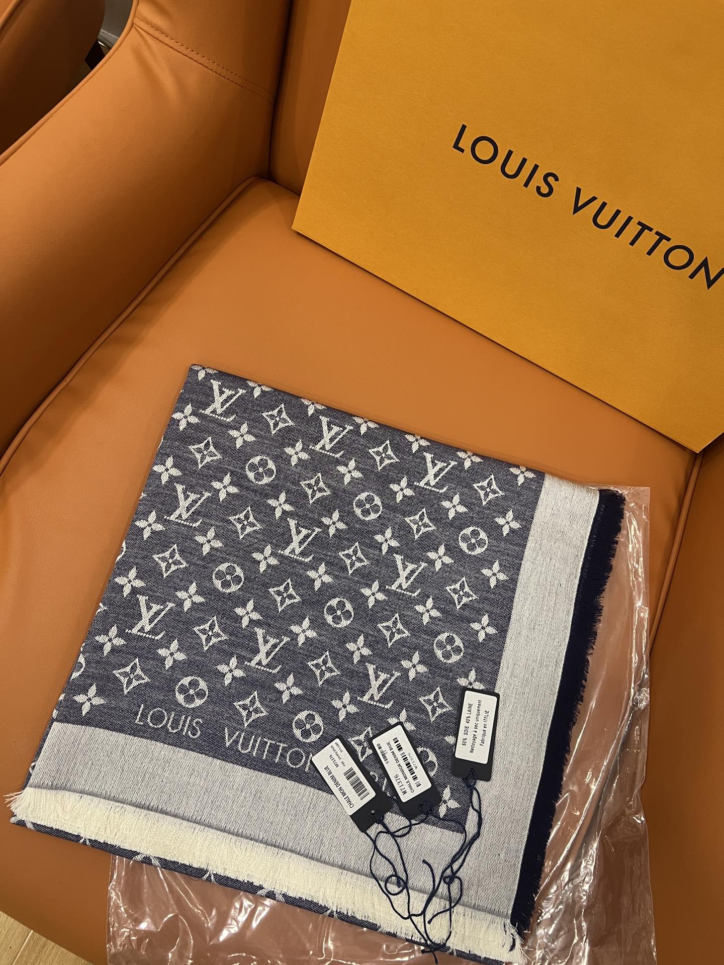 l**is V*t*n scarf