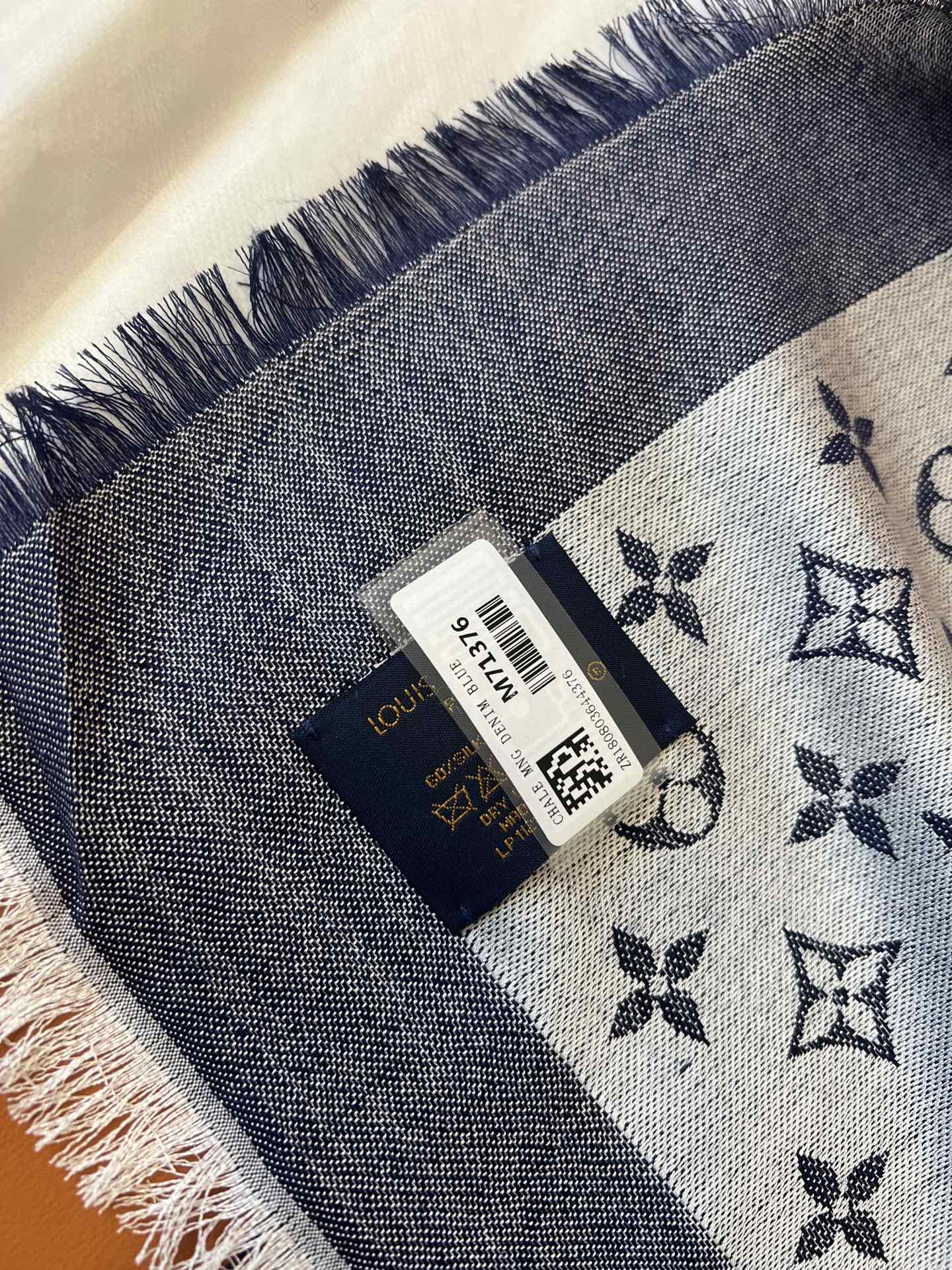 l**is V*t*n scarf