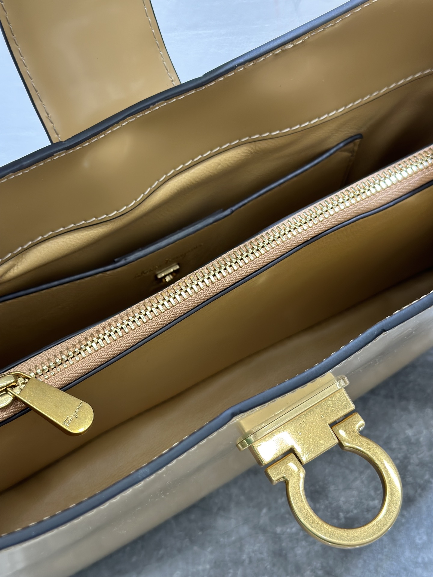 Ferragamo Trifolio Tote-30×20×7CM