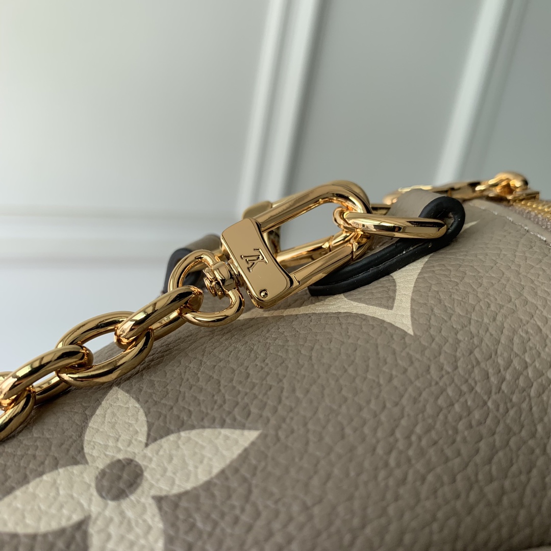 l**is V*t*n mini bumbag-17 x 12 x 9.5cm