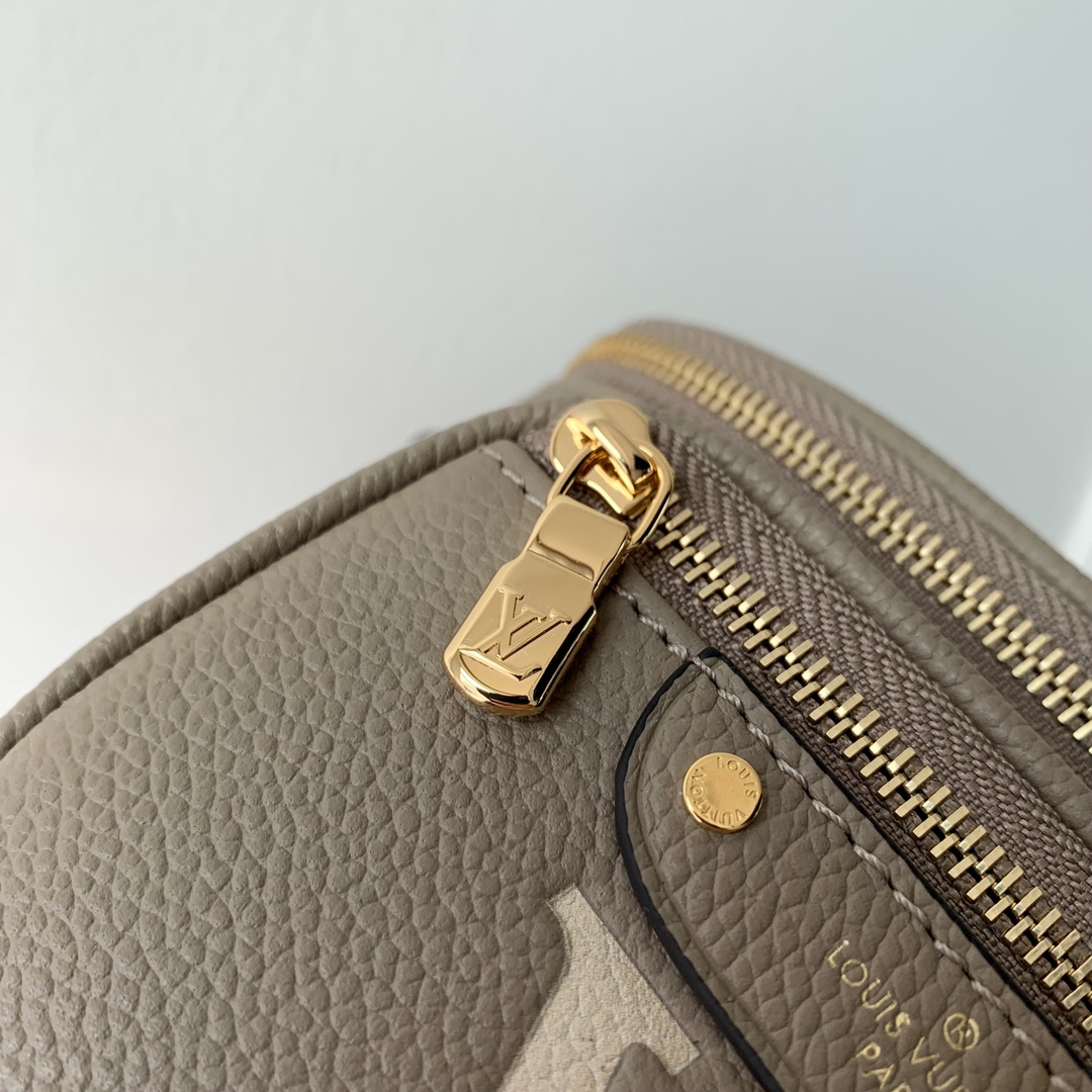 l**is V*t*n mini bumbag-17 x 12 x 9.5cm