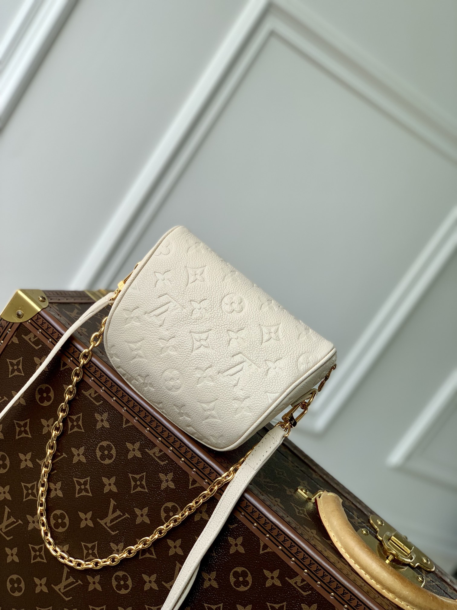 l**is V*t*n mini bumbag-17 x 12 x 9.5cm