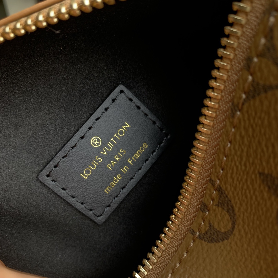 l**is V*t*n side trunk -m46815-18×12.5×8cm