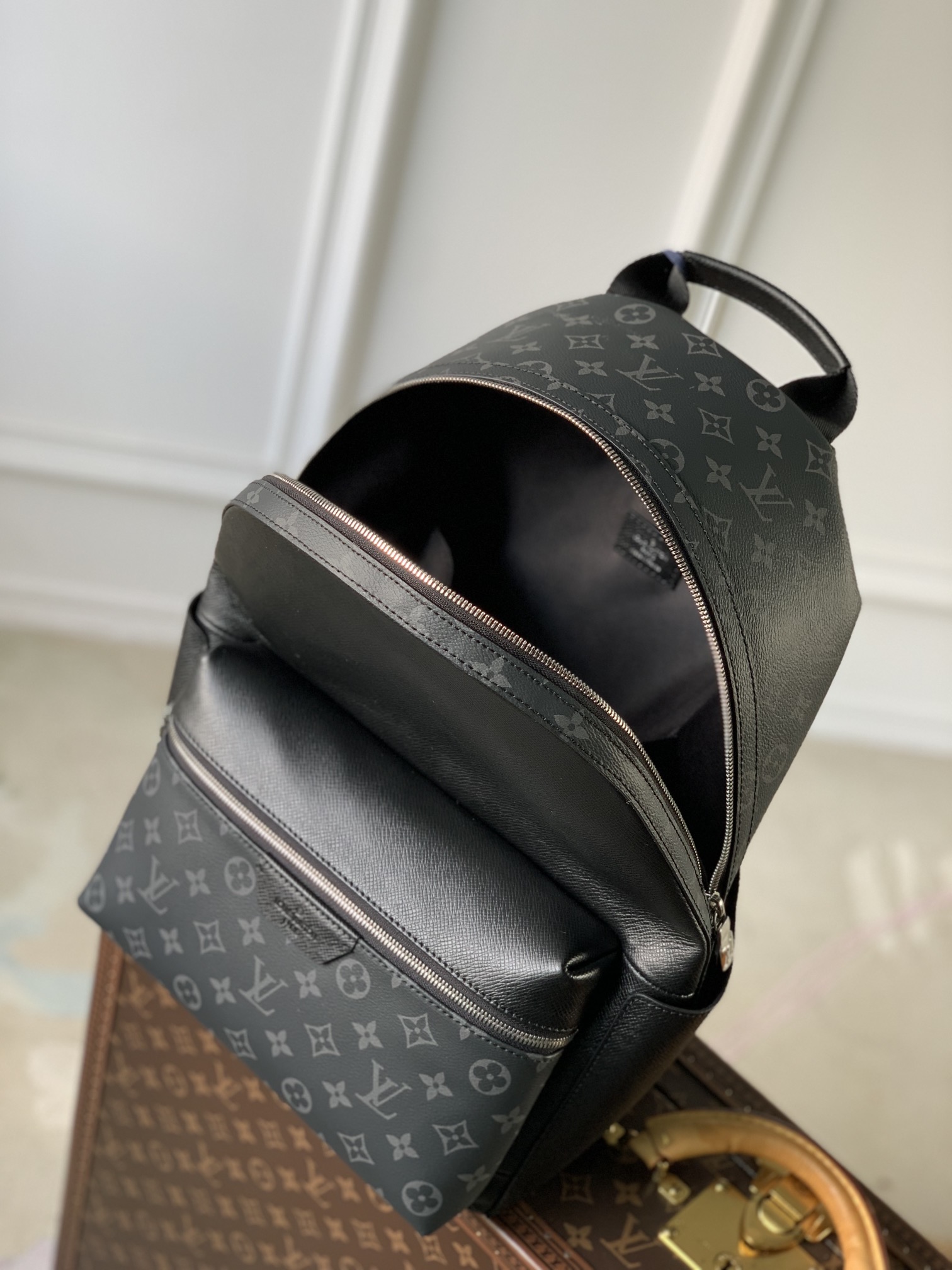 l**is V*t*n discovery backpsck-m31033-29*38*20cm