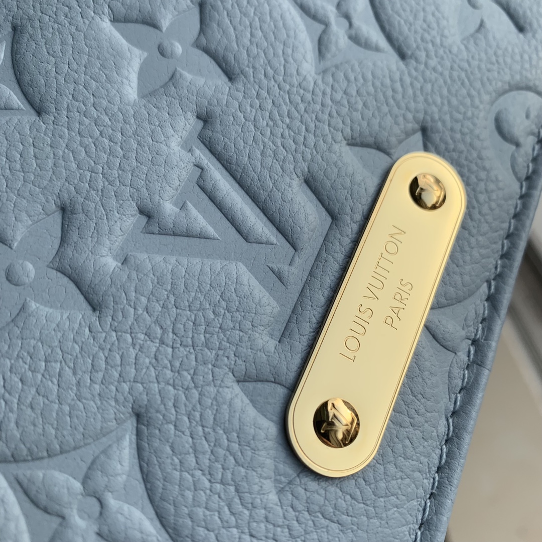 l**is V*t*n wallet on chain metis-m83233 -22*15*5.5cm