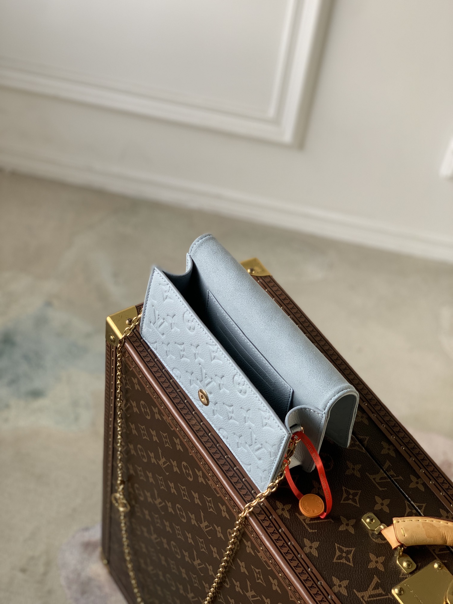 l**is V*t*n wallet on chain metis-m83233 -22*15*5.5cm