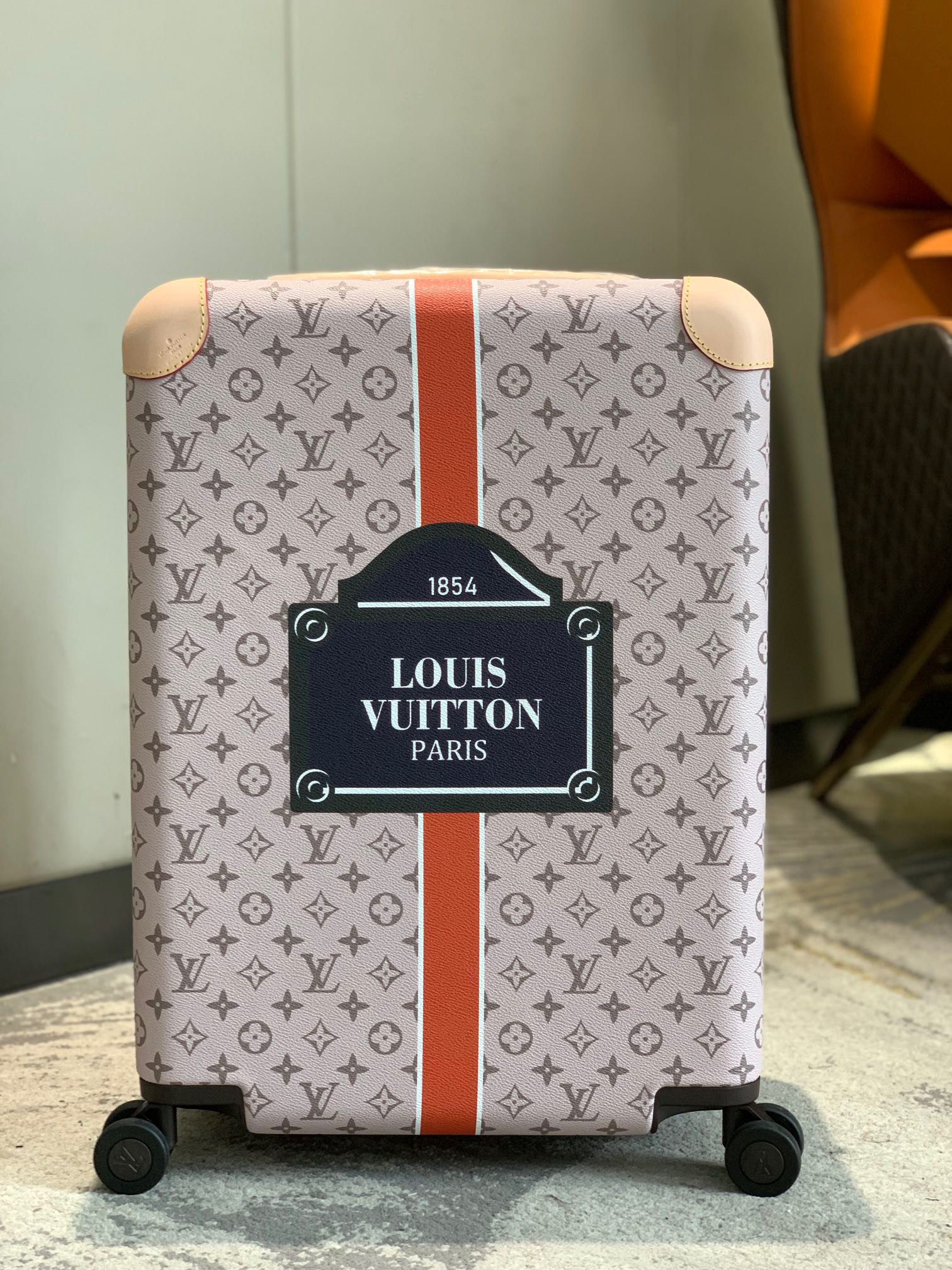l**is V*t*n horizon 55-38*55*21cm