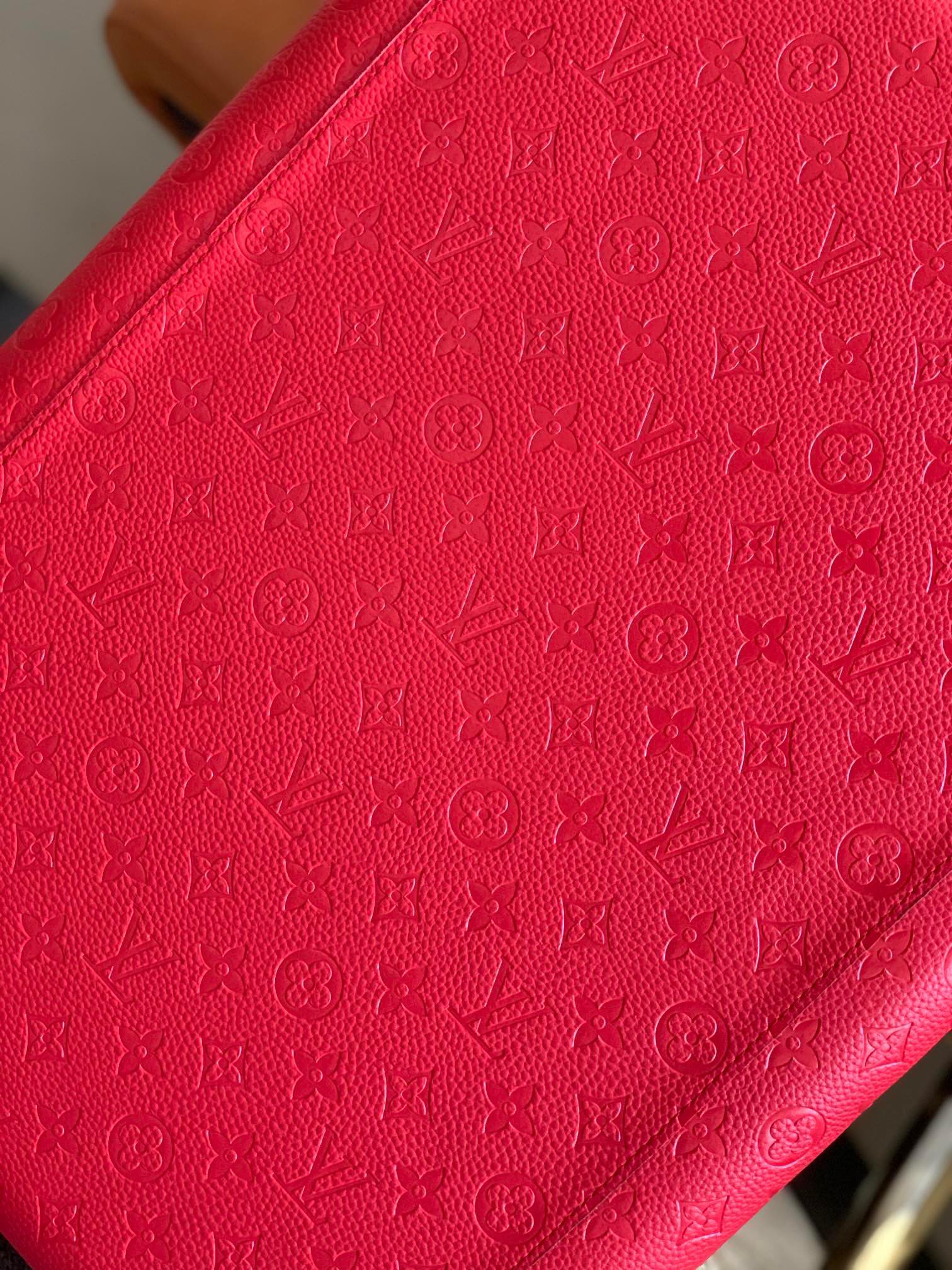 l**is V*t*n horizon 55-38*55*21cm
