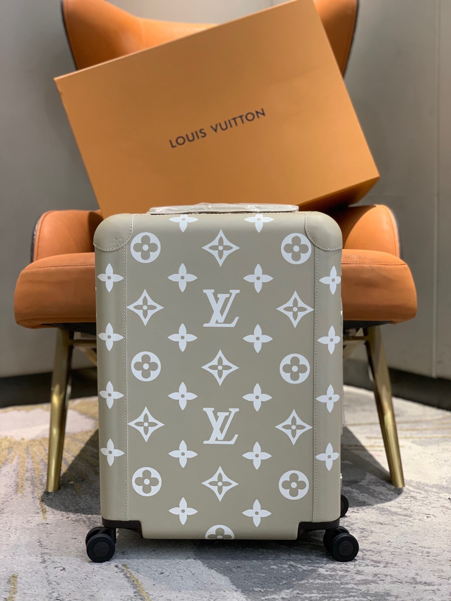 l**is V*t*n horizon 55-38*55*21cm