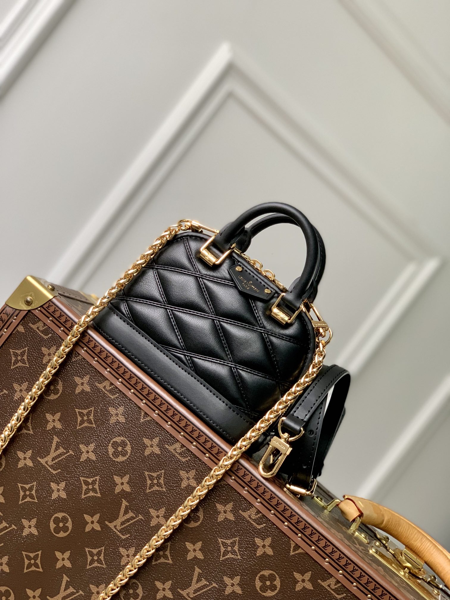 l**is V*t*n alma bb m24062-23.5 x 17.5 x 11.5cm